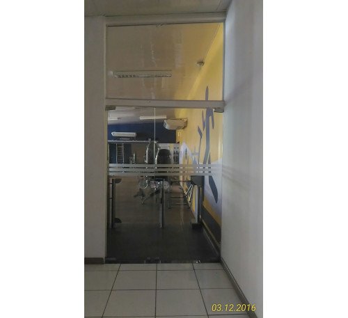 porta dupla com mola e bandeira fixa ( academia )